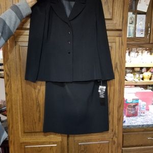 NWT Let Suit 12P black 2 pc